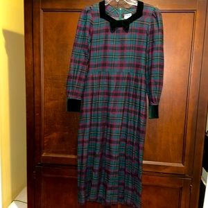 Laura Ashley Stunning wool/cotton plaid dress with velvet collar